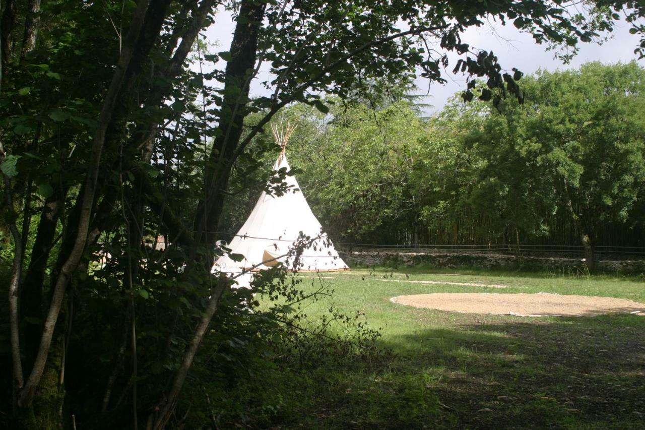 Tipi Au Logis De L'Espoir Hotel Jauldes Bagian luar foto