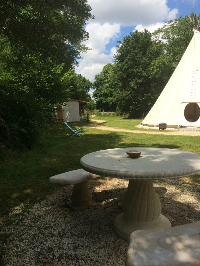 Tipi Au Logis De L'Espoir Hotel Jauldes Bagian luar foto